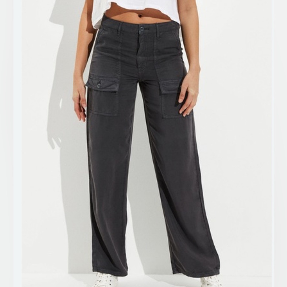American Eagle Outfitters Gray Cargo Wide Legs Pants Size 8